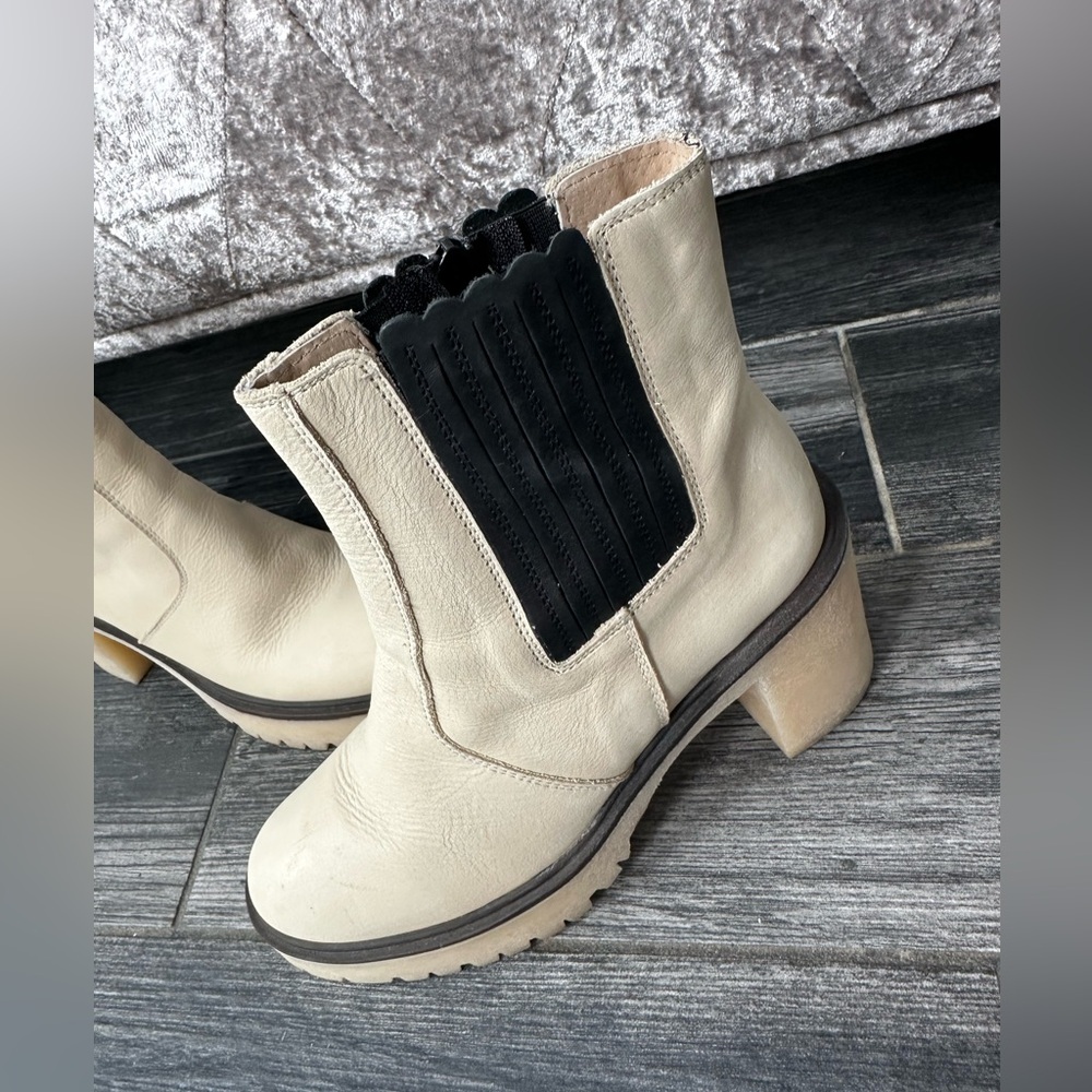 Free People James Chelsea Boots Sz 38EU / 8US in White Bone Leather $188 - Picture 7 of 15